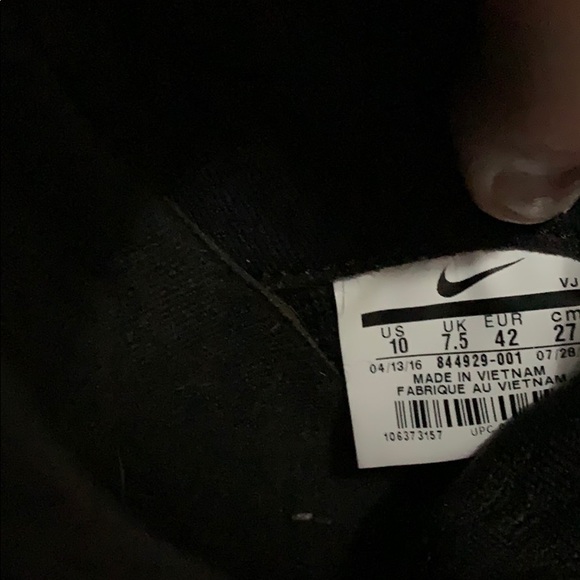 Nike shoes - Picture 3 of 4